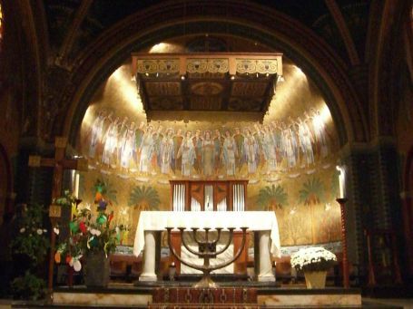 Groesbeek NL : Heilig-Landstichting, Pastoor Rabouplein, Cenakel Kirche, Altar mit Apsis